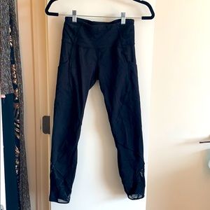 Lululemon Mid-Rise Capri Leggings